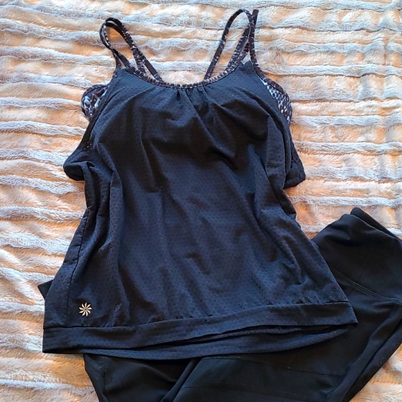 ❌️SOLD❌️ Athleta Cobra Dot Invigorate 2 in 1 Tank - Picture 4 of 10